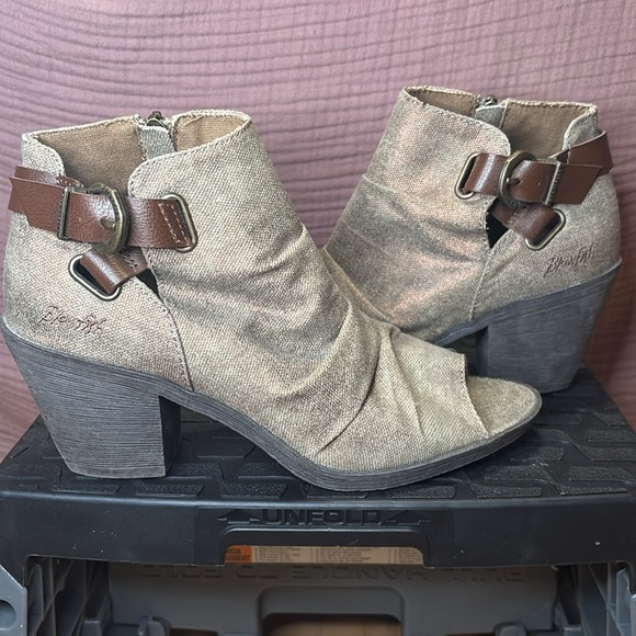Blowfish Malibu Block Heel Peep Toe Bootie
Brown Racher Canvas Women Size 8.5 - Picture 3 of 6